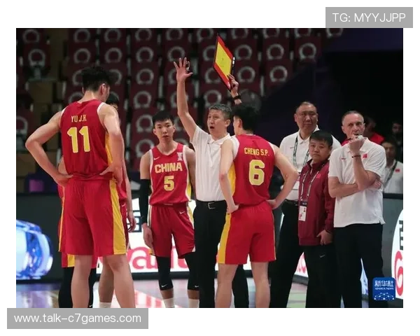 中国男篮力克强敌挺进亚洲杯四强再创历史展现团队顽强拼搏精神