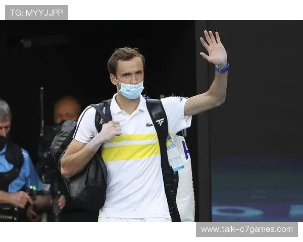 梅德韦杰夫力克西西帕斯夺得2026年澳网男单冠军精彩回顾