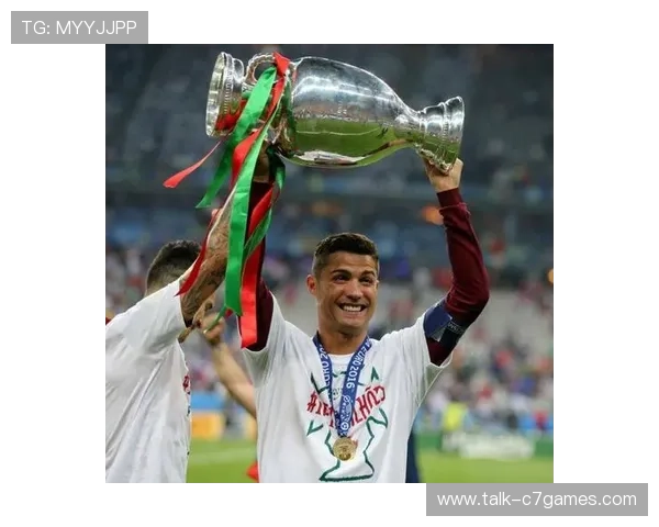 C罗重返欧洲赛场引领球队冲击冠军引发球迷热议