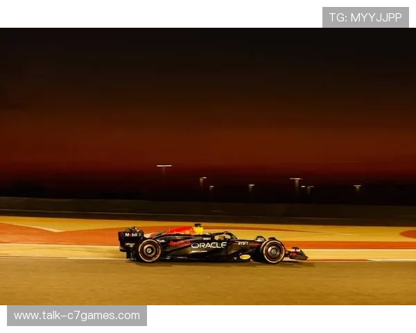 F1赛季最新动态：梅赛德斯与红牛的竞争激烈升级 赛道上的战术与技术博弈